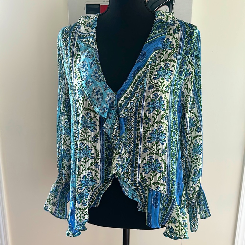 Zara blouse, boho style, size large. Cropped front with 3 front buttons.